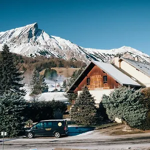 Maison L'aiguille: Mountain Retreat With Guest Laye